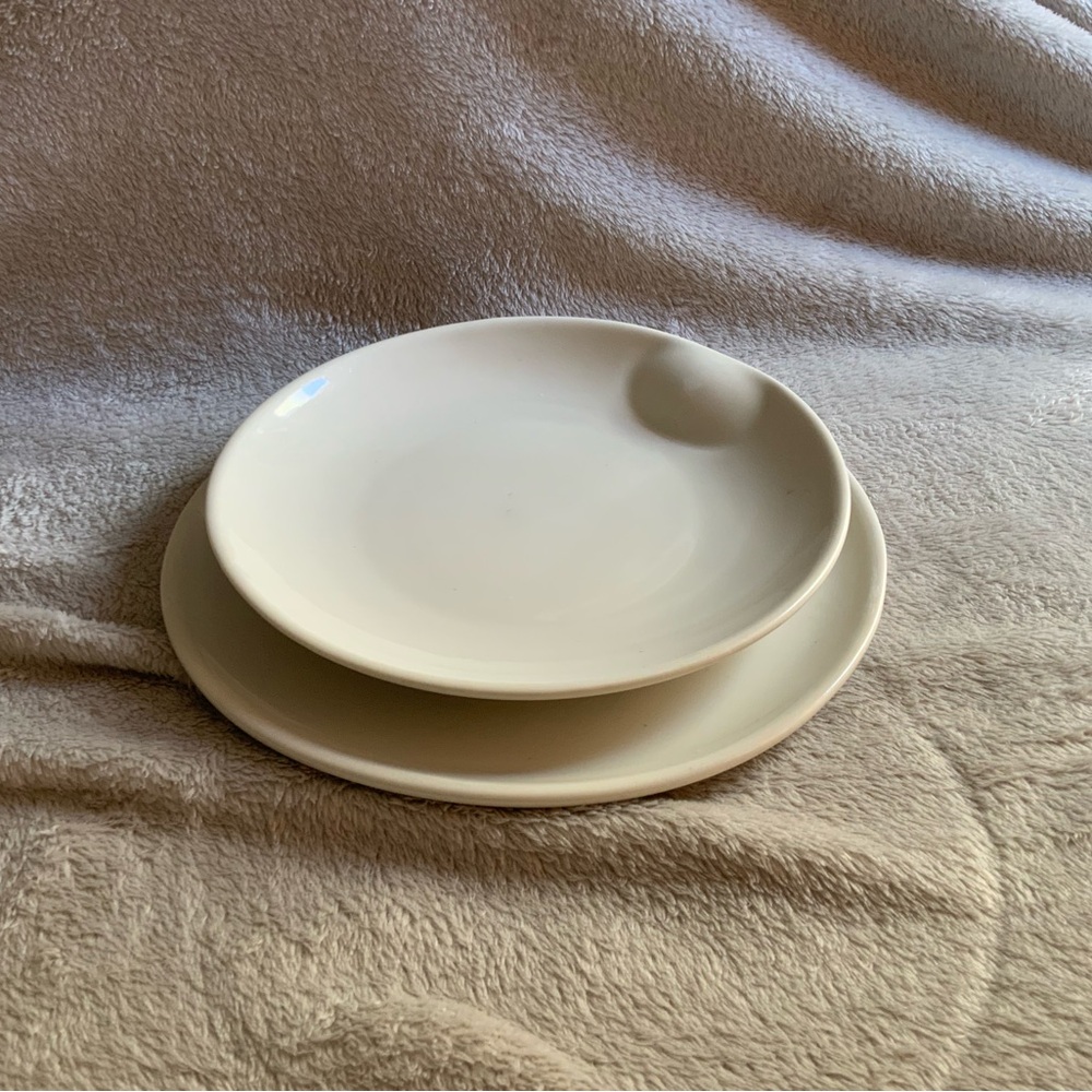 Elegant Cream Dinnerware Set with Matte Finish